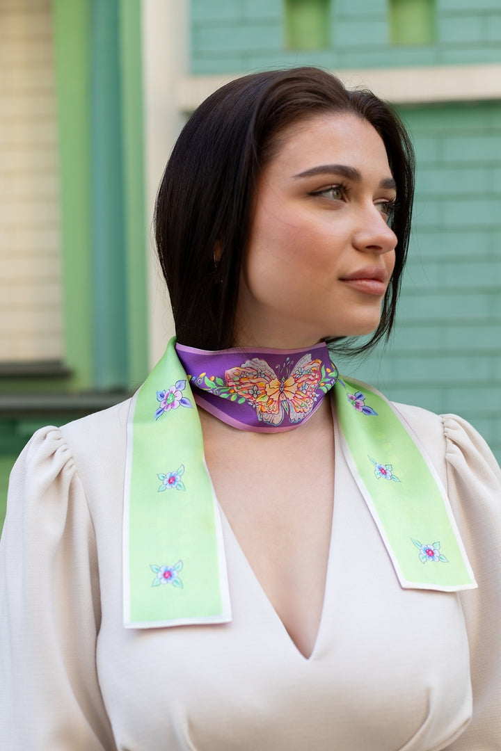 Designer Schal aus reiner Seide in Lila und Gruen für Damen 