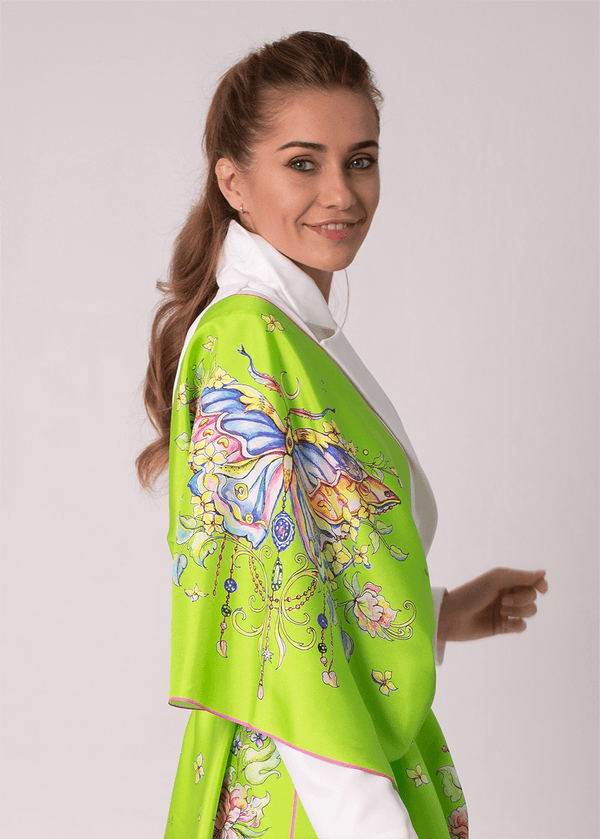 Designer Seidenschal für Damen Schmetterling in lindgrün
