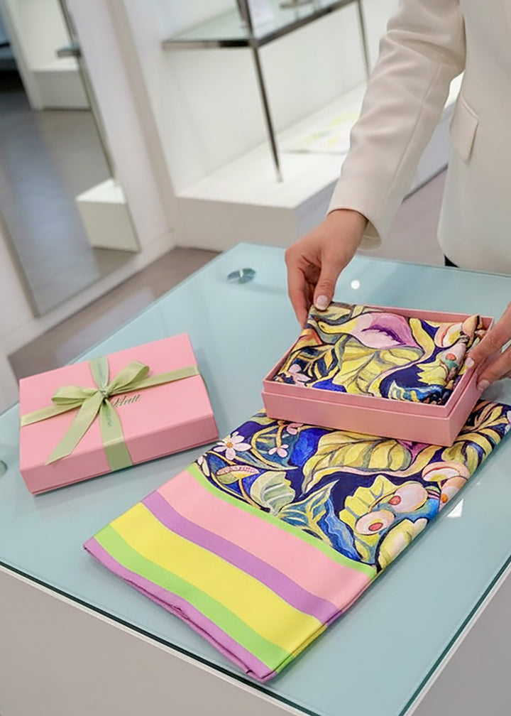 Designer Seidentuch Zauberwald 65×65 cm in Geschenkbox  luxuriöses Seidentuch als ideales Geschenk für Frauen