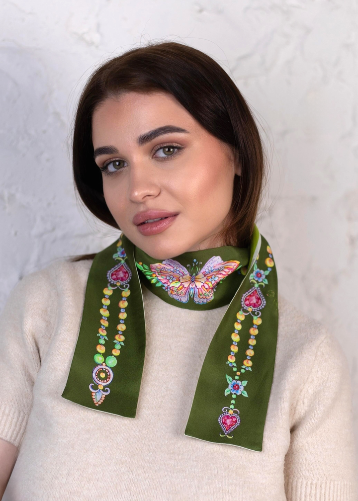 Designer Seidenschal mit Perlendesign und Schmetterling