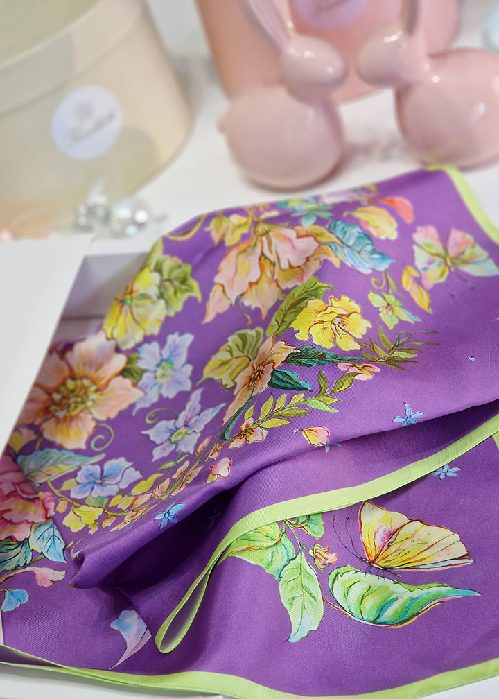 Designer-Seidenschal Blue Violet 65×65 in Geschenkbox – exquisites Seidenaccessoire, ideales Geschenk für Frauen